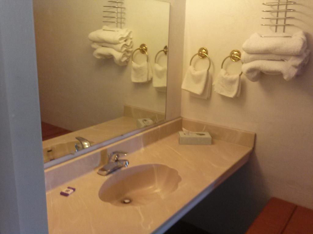 Americas Best Value Inn Wendover Pokoj fotografie